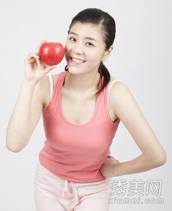 苹果的热量_9种夏季减肥水果热量很低加速排