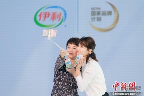 伊利蝉联快消品品牌排行榜冠军 打造“伊利牛奶节”