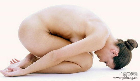 十大奇特瑜珈：裸体瑜珈上榜
